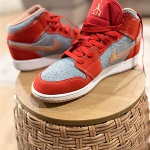 Nike mid air Jordan 1 size 7Y